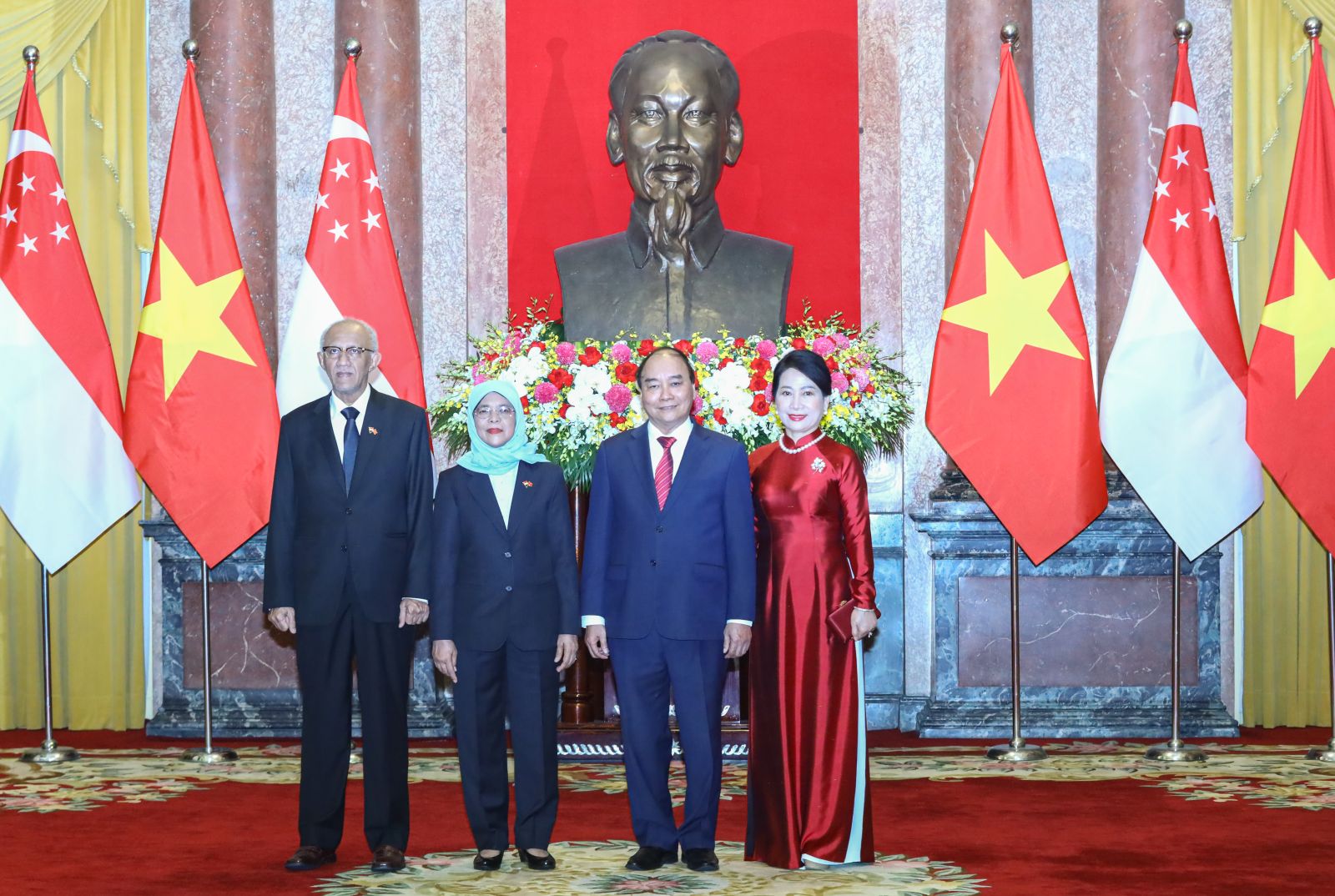 Tổng thống Singapore Halimah Yacob thăm chính thức Việt Nam - Ảnh 4.