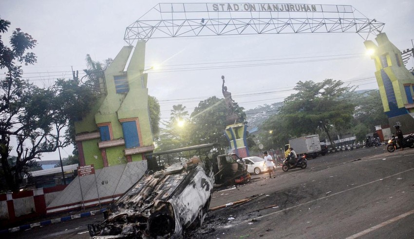 Liên đoàn Bóng đá Việt Nam gửi lời chia buồn tới Liên đoàn Bóng đá Indonesia sau vụ bạo loạn thảm khốc tại sân Kanjuruhan - Ảnh 9.