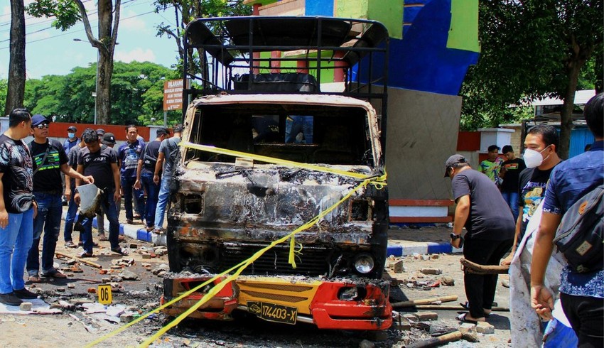 Liên đoàn Bóng đá Việt Nam gửi lời chia buồn tới Liên đoàn Bóng đá Indonesia sau vụ bạo loạn thảm khốc tại sân Kanjuruhan - Ảnh 14.