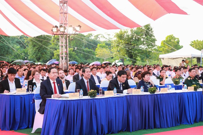 Đại học Quốc gia Hà Nội tổ chức lễ khai giảng đầu tiên tại Hòa Lạc - Ảnh 1.