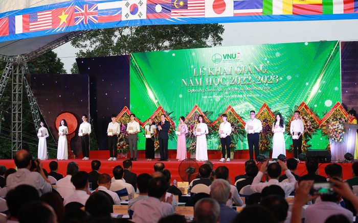 Đại học Quốc gia Hà Nội tổ chức lễ khai giảng đầu tiên tại Hòa Lạc
