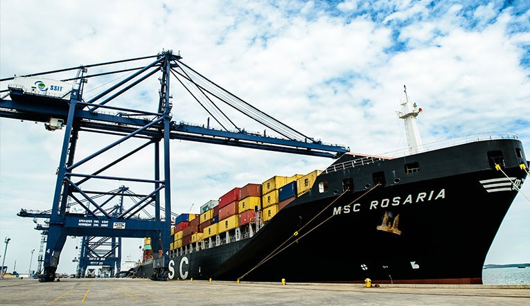 Thử nghiệm tàu container có trọng tải gần 200.000 DWT vào, rời bến cảng SSIT - Ảnh 1.