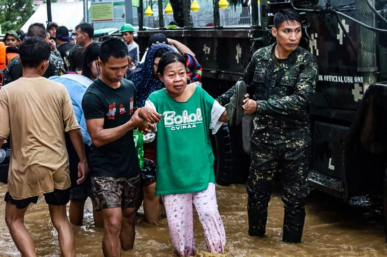 Chùm ảnh bão NALGAE đổ bộ vào Philippines làm 72 người tử vong và hàng chục người bị thương - Ảnh 1.