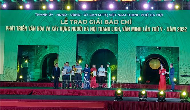 Trao Giải báo chí về Phát triển văn hóa và xây dựng người Hà Nội thanh lịch, văn minh lần thứ V - năm 2022 - Ảnh 1.