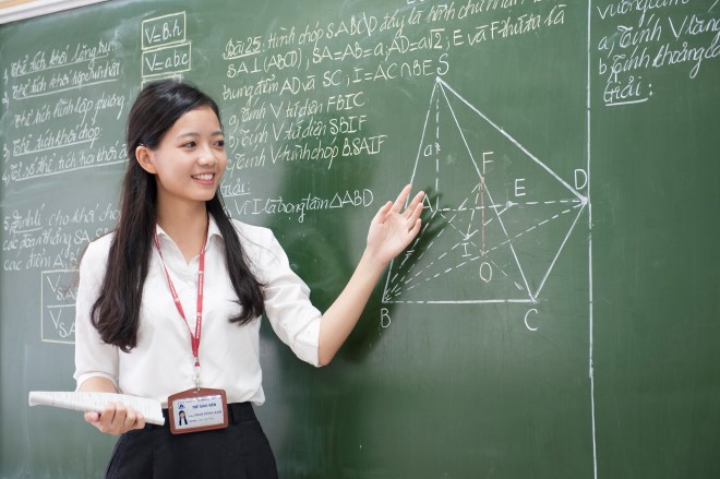 Bộ GD&ĐT: Sửa đổi một loạt quy định về quản lý giáo viên, kiểm soát chặt chẽ chất lượng sách giáo khoa - Ảnh 1.