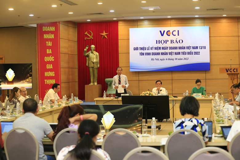 Tôn vinh 60 doanh nhân đạt danh hiệu “Doanh nhân Việt Nam tiêu biểu” - Ảnh 1.