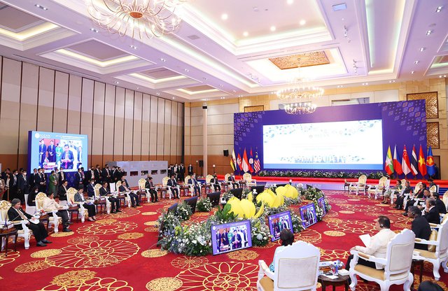 Thủ tướng: Vì một ASEAN tự cường, mạnh mẽ, phát triển bền vững, bao trùm - Ảnh 1.