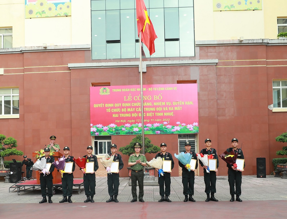 Ra mắt 2 Trung đội đặc biệt tinh nhuệ thuộc Bộ Tư lệnh Cảnh vệ - Ảnh 1.