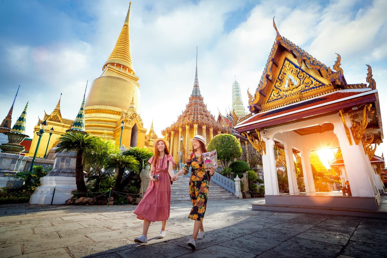 Nỗ lực phục hồi du lịch Thái Lan - Dù đang trải qua những thời điểm khó khăn nhưng Thái Lan không ngừng cố gắng khắc phục và phục hồi lại ngành du lịch của mình. Chính vì thế, đây là thời điểm tuyệt vời để bạn đến thăm Thái Lan và đóng góp cho sự phục hồi của quốc gia này. Hãy đến đây và trải nghiệm vẻ đẹp và sự đa dạng của Thái Lan.
