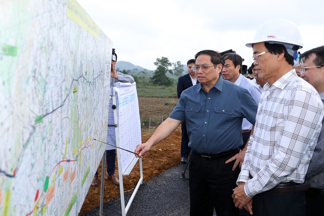 Thủ tướng Phạm Minh Chính phát động phong trào thi đua đặc biệt phát triển kết cấu hạ tầng - Ảnh 2.
