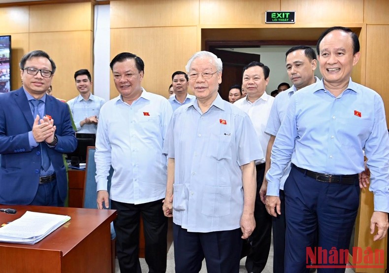 [Ảnh] Tổng Bí thư Nguyễn Phú Trọng tiếp xúc cử tri Thành phố Hà Nội ảnh 5