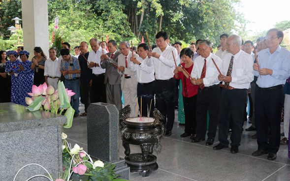 Đồng Tháp tổ chức lễ giỗ Cụ Phó bảng Nguyễn Sinh Sắc, tri ân tập thể, cá nhân làm khuyến học  - Ảnh 1.