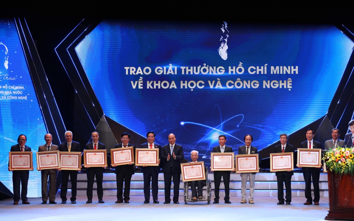 Chủ tịch nước Nguyễn Xuân Phúc trao Giải thưởng Hồ Chí Minh, Giải thưởng Nhà nước về khoa học và công nghệ