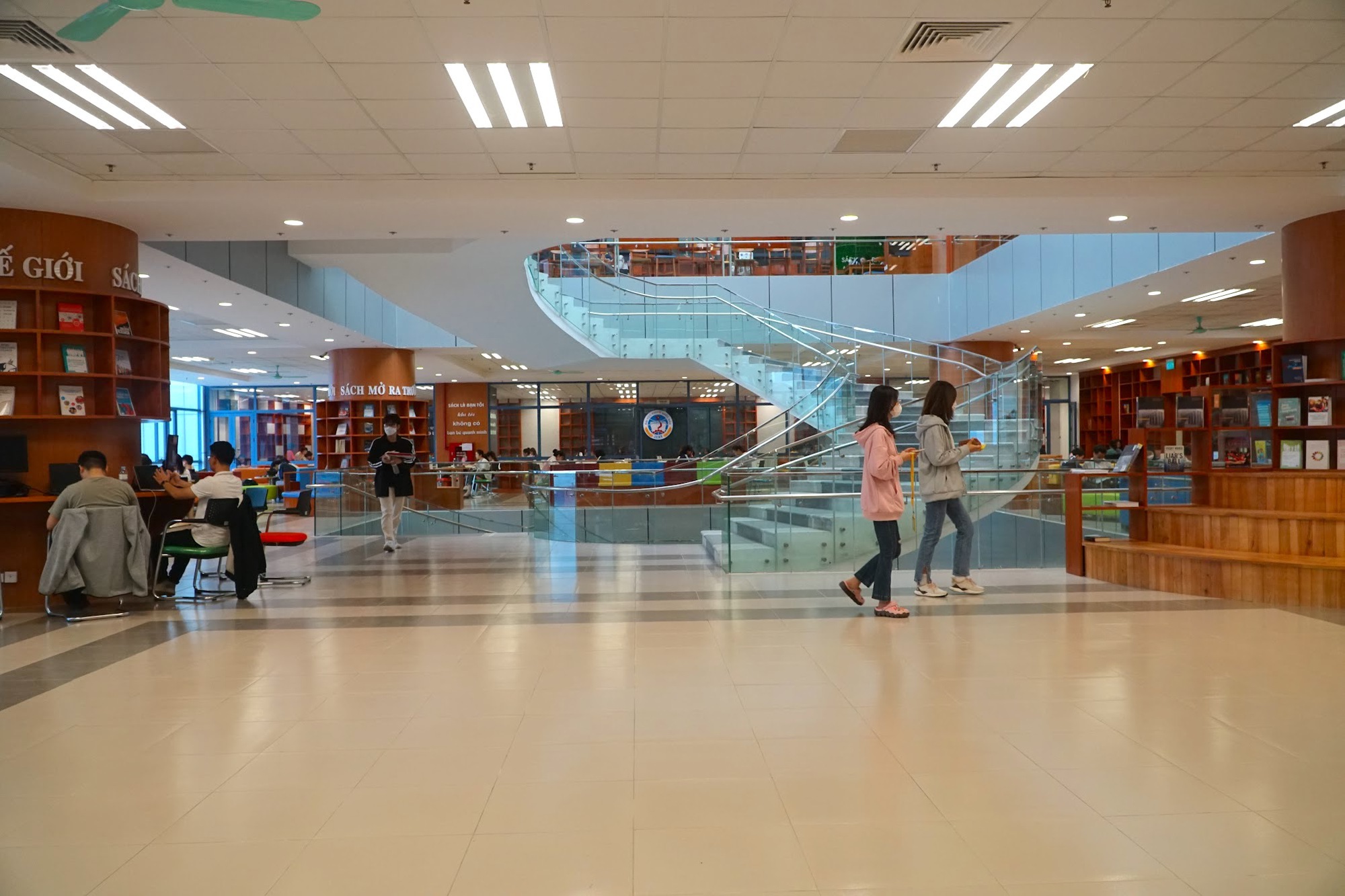 Thư viện 11 triệu USD phục vụ sinh viên của 45 trường đại học Việt Nam - Ảnh 10.