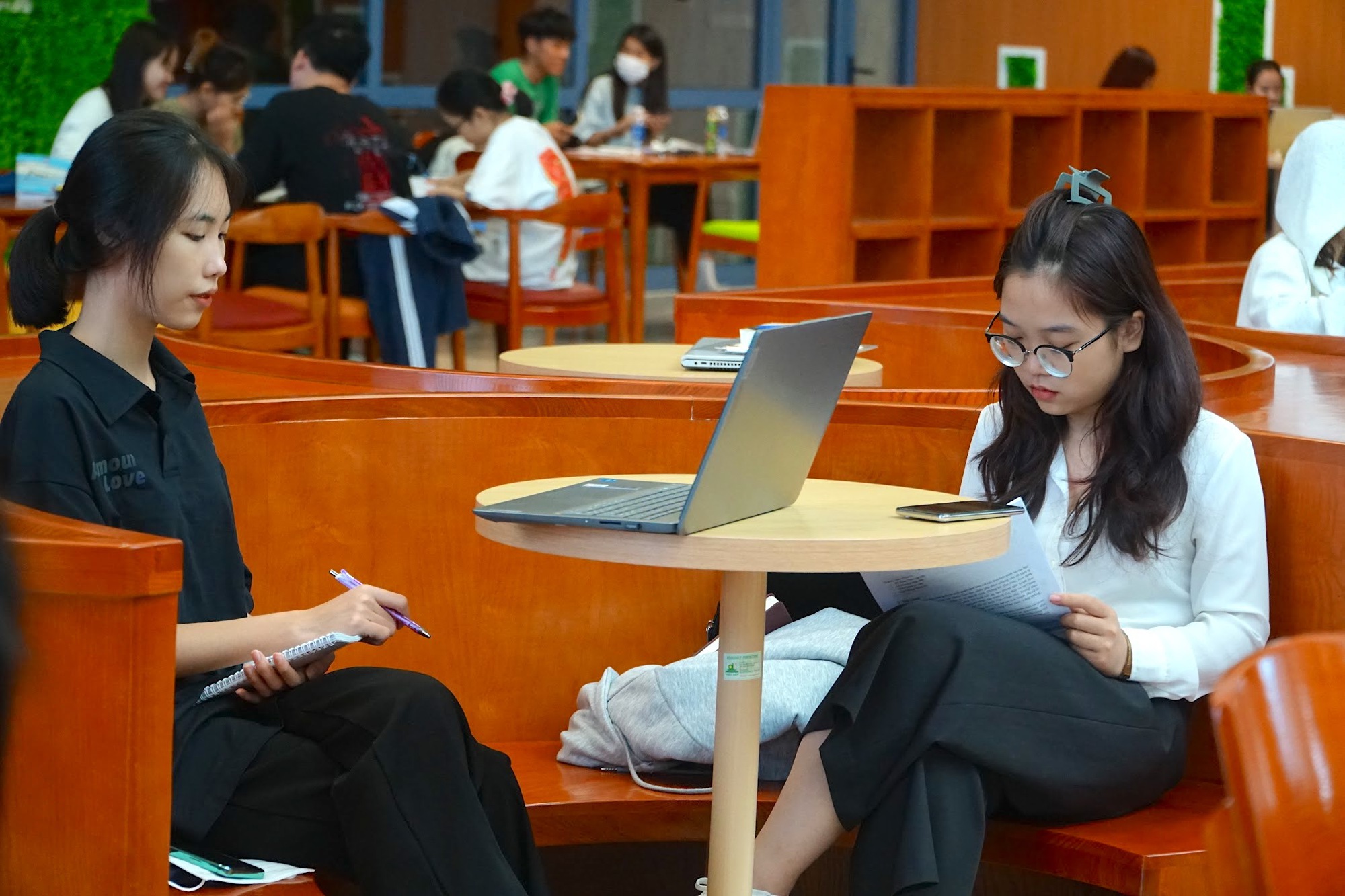 Thư viện 11 triệu USD phục vụ sinh viên của 45 trường đại học Việt Nam - Ảnh 7.