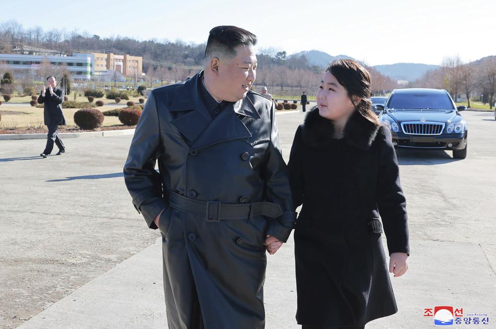 Con gái ông Kim Jong-un xuất hiện lần thứ hai khiến giới quan sát quốc tế xôn xao - Ảnh 7. Con gái ông Kim Jong-un xuất hiện lần thứ hai khiến giới quan sát quốc tế xôn xao - Ảnh 7.