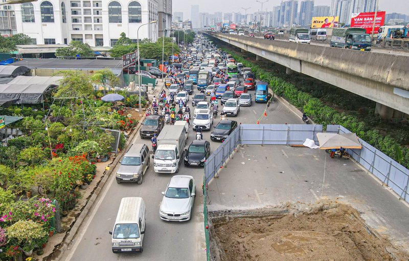 Ngày 29/11 sẽ thu gọn rào chắn trên đường Nguyễn Xiển để giảm ùn tắc giao thông - Ảnh 1.