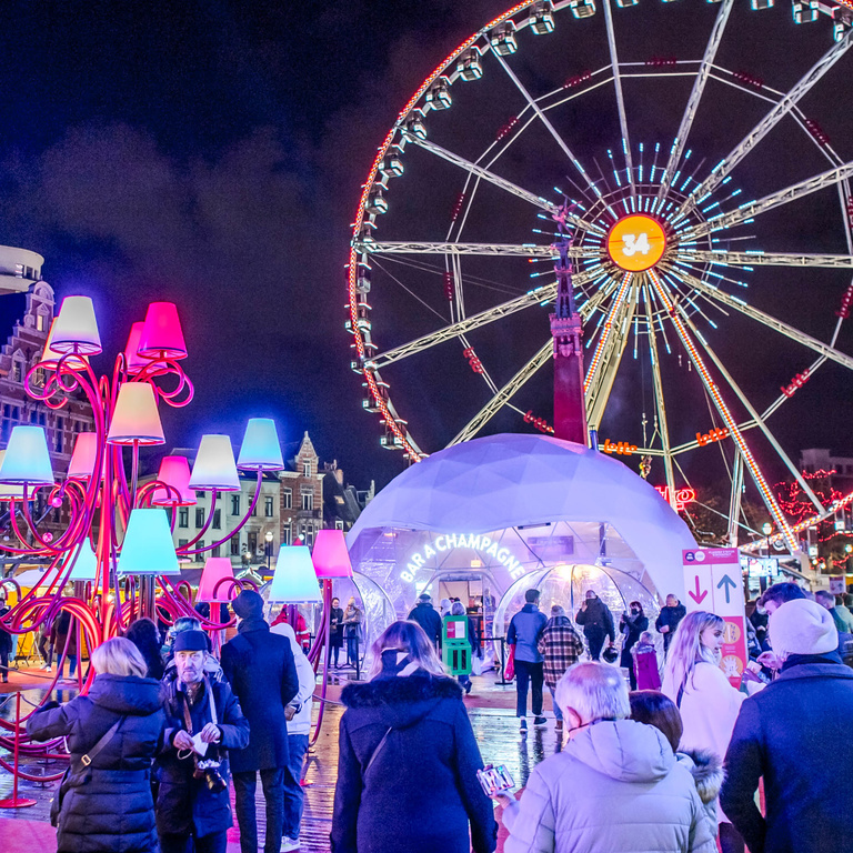 Chùm ảnh rực rỡ sắc màu tại Chợ Giáng sinh được bình chọn thú vị nhất thế giới - Ảnh 2.