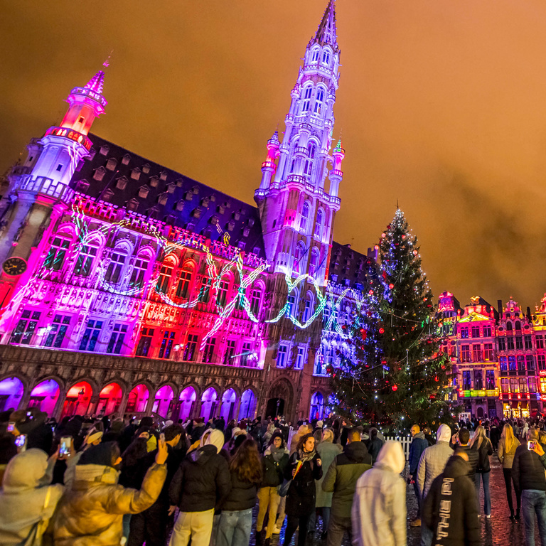Chùm ảnh rực rỡ sắc màu tại Chợ Giáng sinh được bình chọn thú vị nhất thế giới - Ảnh 3.