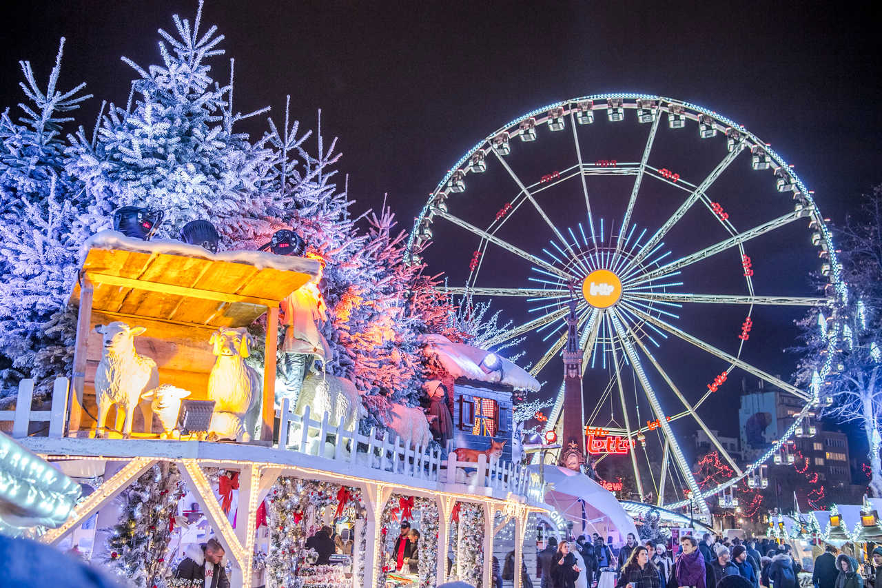 Chùm ảnh rực rỡ sắc màu tại Chợ Giáng sinh được bình chọn thú vị nhất thế giới - Ảnh 7.