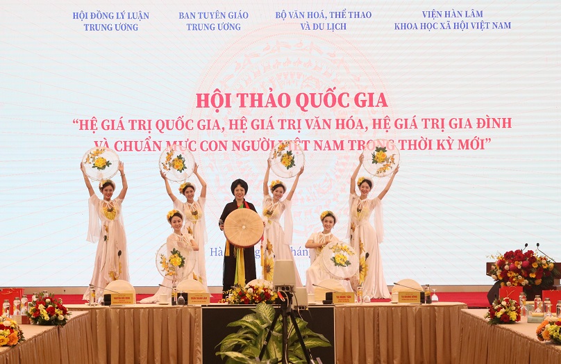 Hội thảo quốc gia: Hệ giá trị quốc gia, văn hóa, gia đình và chuẩn mực con người Việt Nam trong thời kỳ mới - Ảnh 10.