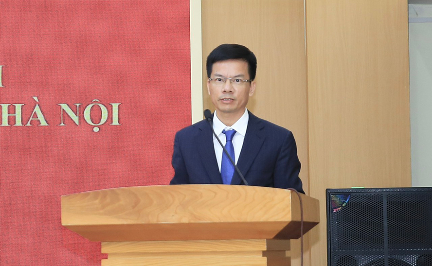 Phó Bí thư Thường trực Thành ủy Hà Nội Nguyễn Thị Tuyến trao các quyết định về công tác cán bộ - Ảnh 4.