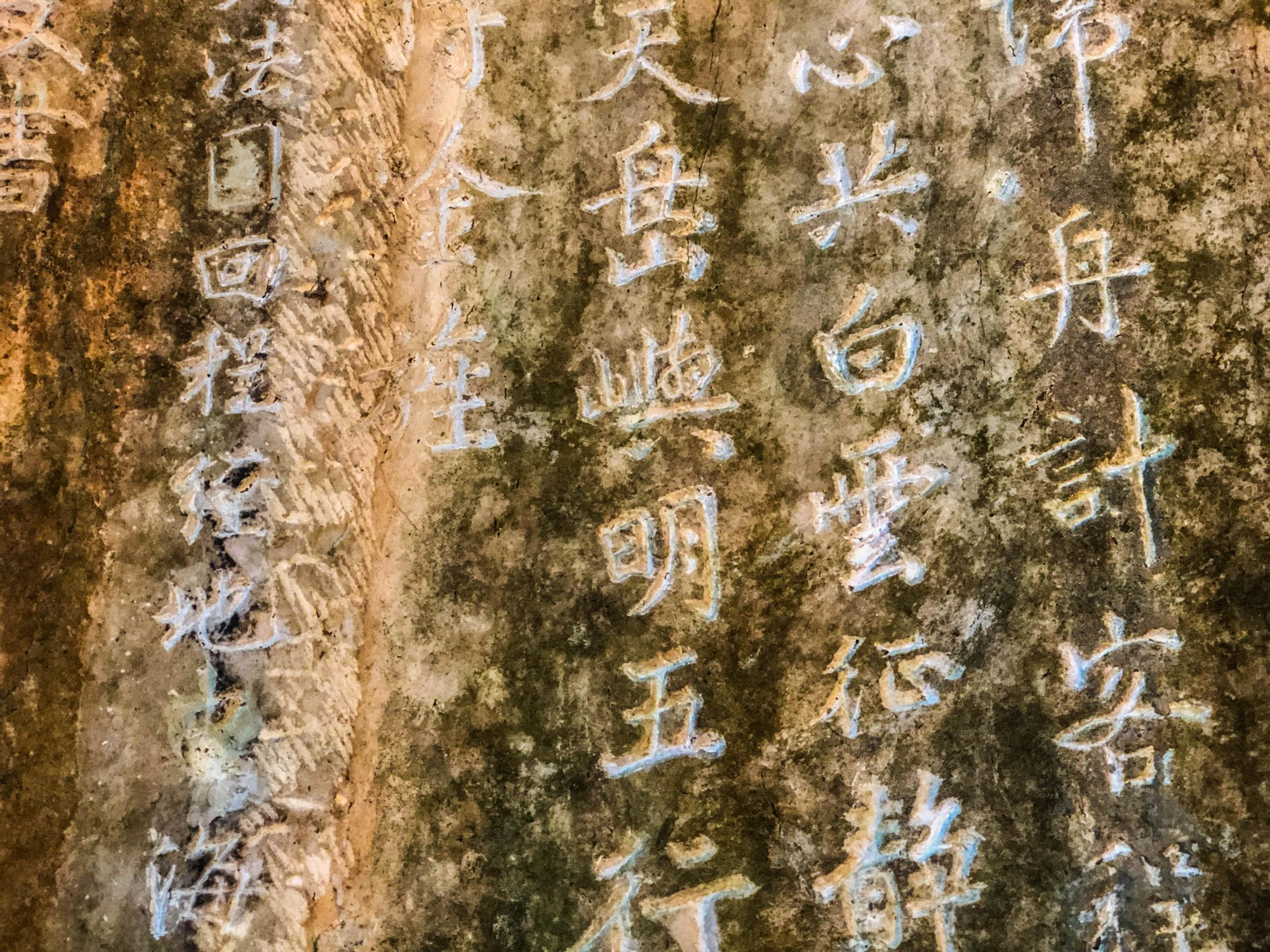 Cận cảnh Ma nhai trên núi Ngũ Hành Sơn vừa được UNESCO ghi nhận - Ảnh 4.