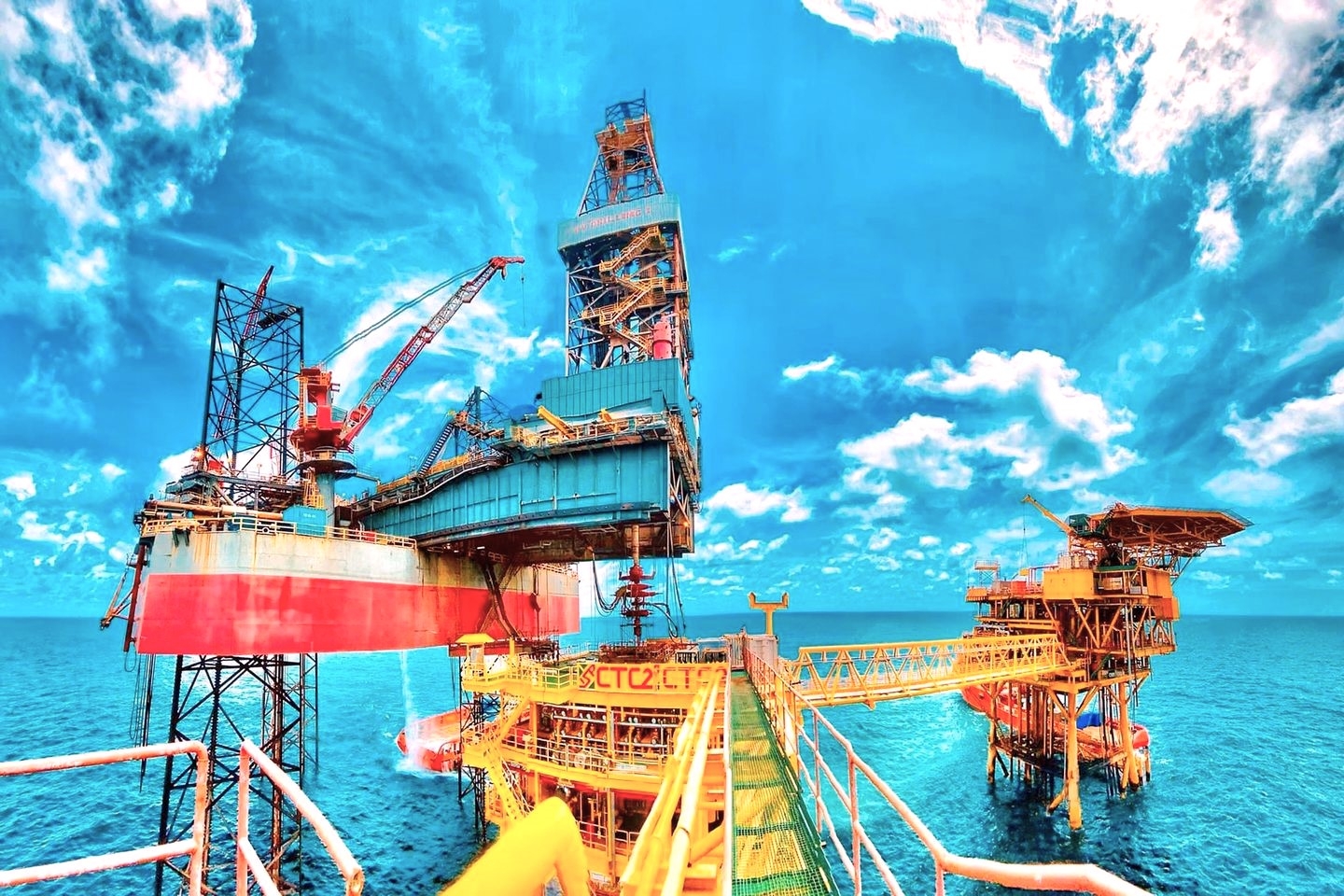 Petrovietnam về đích chỉ tiêu sản lượng khai thác dầu thô, nỗ lực cung ứng tối đa xăng dầu cho thị trường - Ảnh 4.