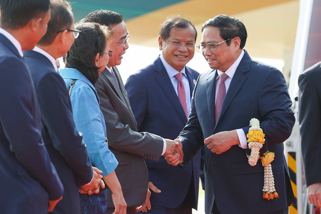Thủ tướng Phạm Minh Chính tới Thủ đô Phnom Penh, bắt đầu chuyến thăm chính thức Campuchia - Ảnh 2.