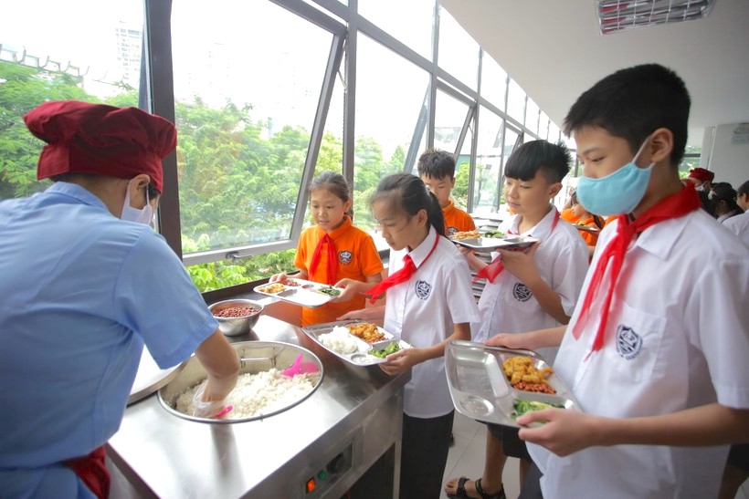 Hà Nội siết chặt quản lý vệ sinh an toàn thực phẩm tại trường học - Ảnh 1.