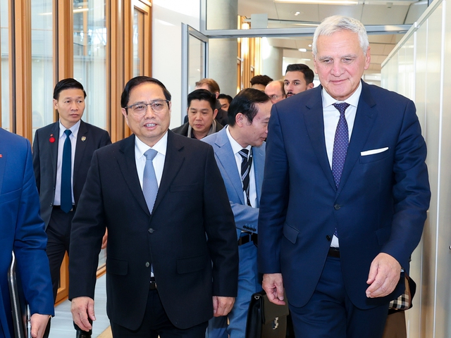 Thủ tướng mong muốn Việt Nam và Ngân hàng Đầu tư châu Âu tăng cường hợp tác chặt chẽ, hiệu quả hơn - Ảnh 2.