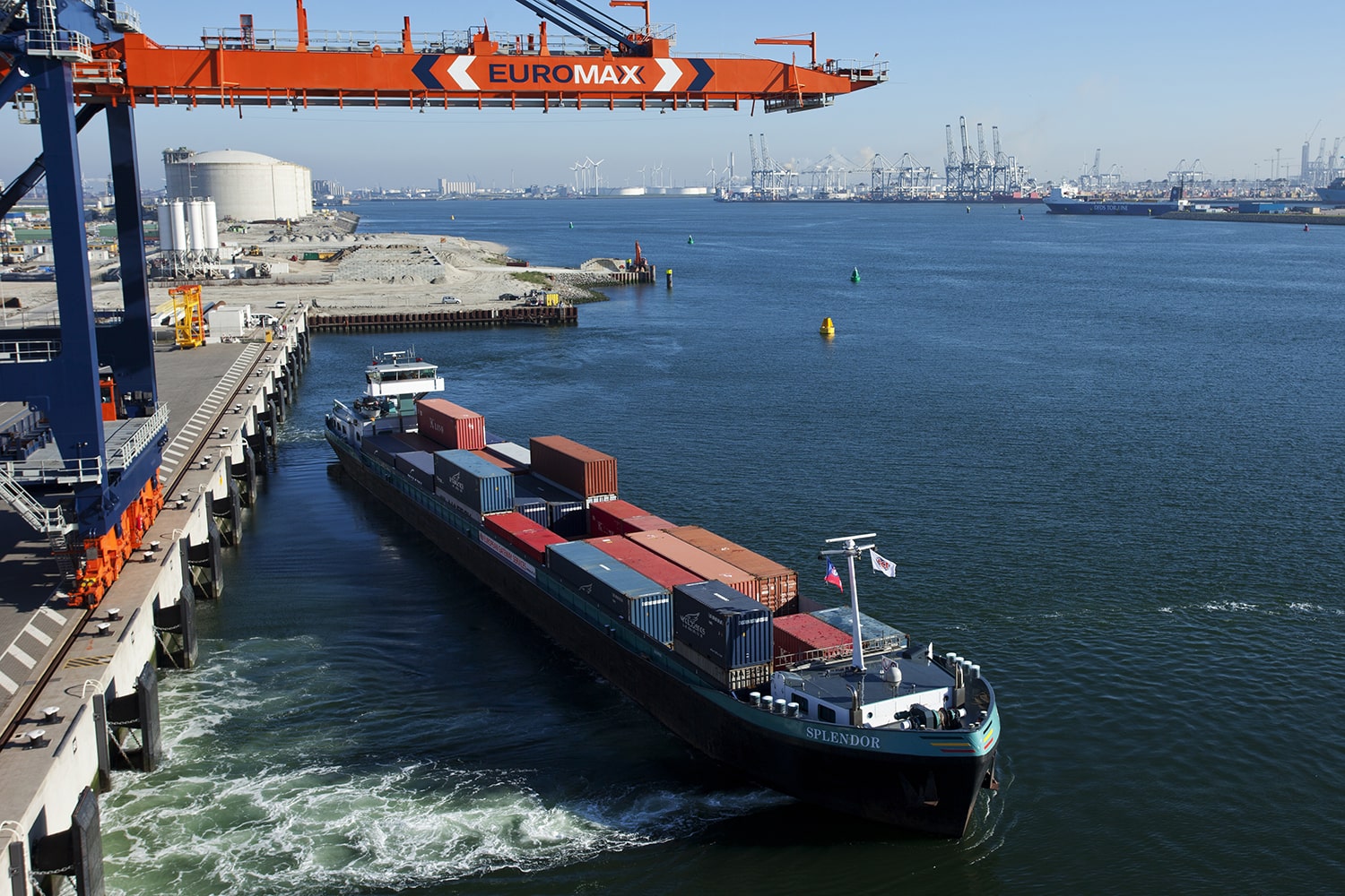 Cận cảnh cảng Rotterdam, cảng lớn nhất châu Âu - nơi vừa có buổi làm việc với Thủ tướng Chính phủ Phạm Minh Chính  - Ảnh 14.