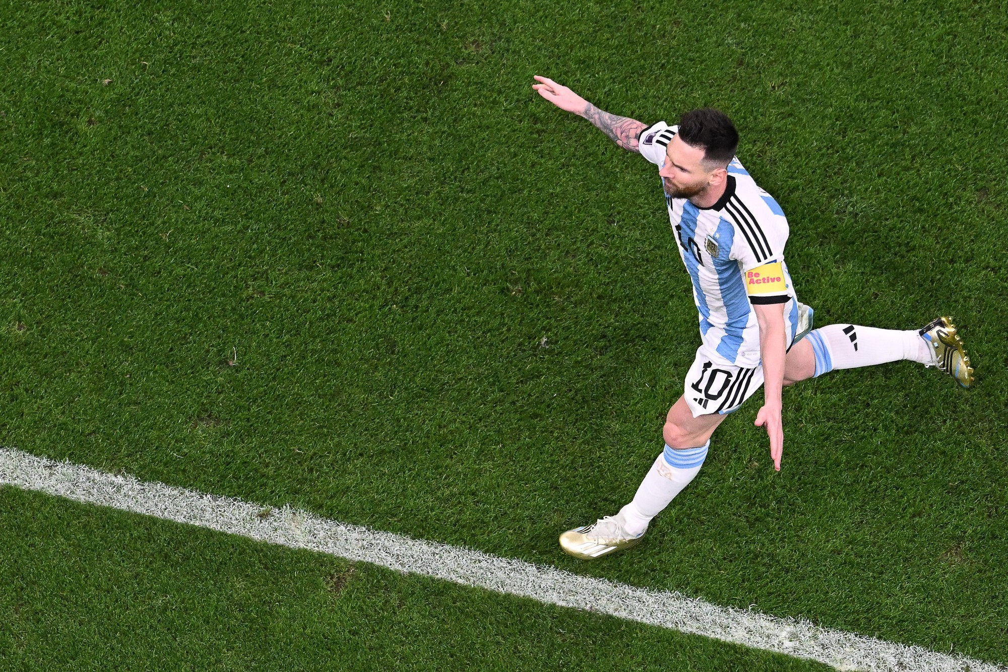 Lionel Messi cân bằng thành tích ở World Cup với Lothar Matthaus, Diego Maradona, chuẩn bị vượt Paolo Maldini - Ảnh 1.