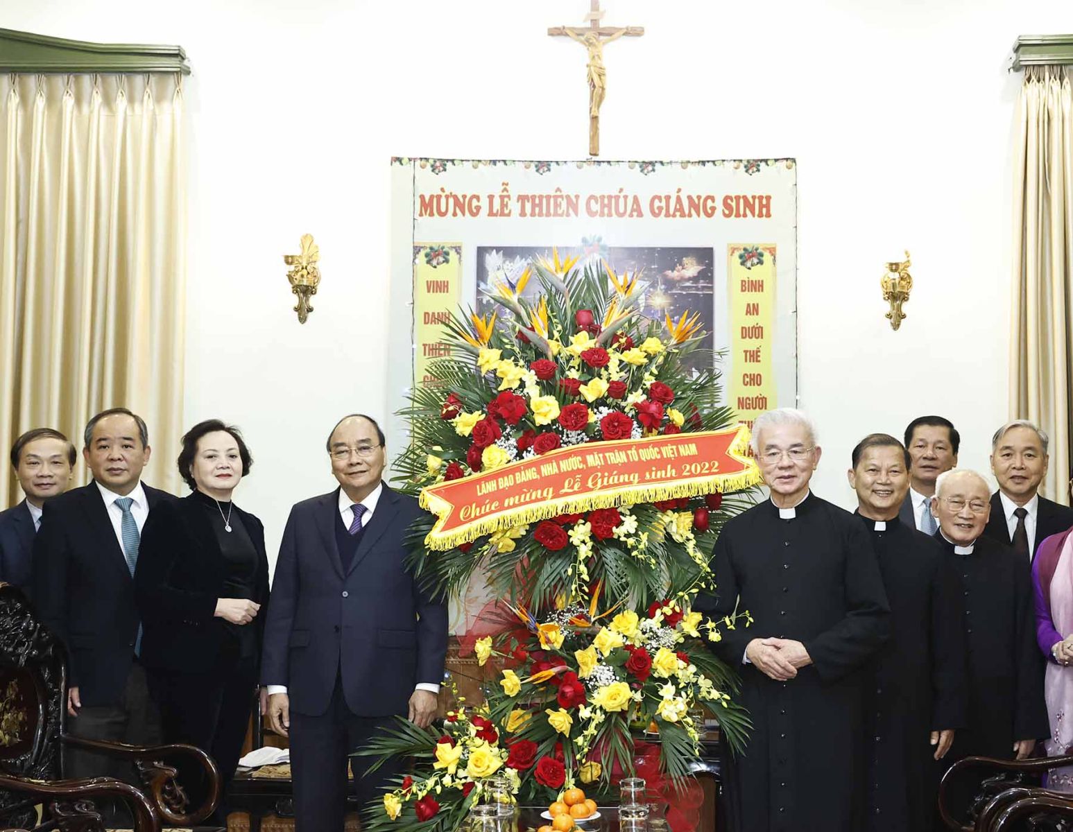 Chủ tịch nước chúc mừng Giáng sinh Tổng Giáo phận Hà Nội và Ủy ban Đoàn kết Công giáo Việt Nam - Ảnh 3.