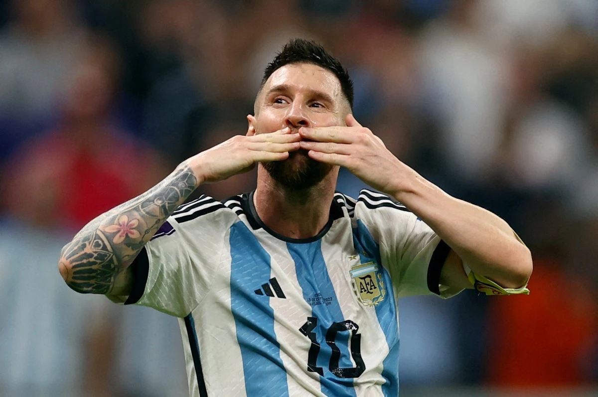 Lionel Messi đã tạo ra kỷ lục mới trong trận chung kết này. Anh là cầu thủ duy nhất ghi bàn và kiến tạo cho đồng đội trong cùng một trận đấu chung kết. Hãy xem những khoảnh khắc đầy ấn tượng này và cùng chúc mừng Messi trở thành nhà vô địch.