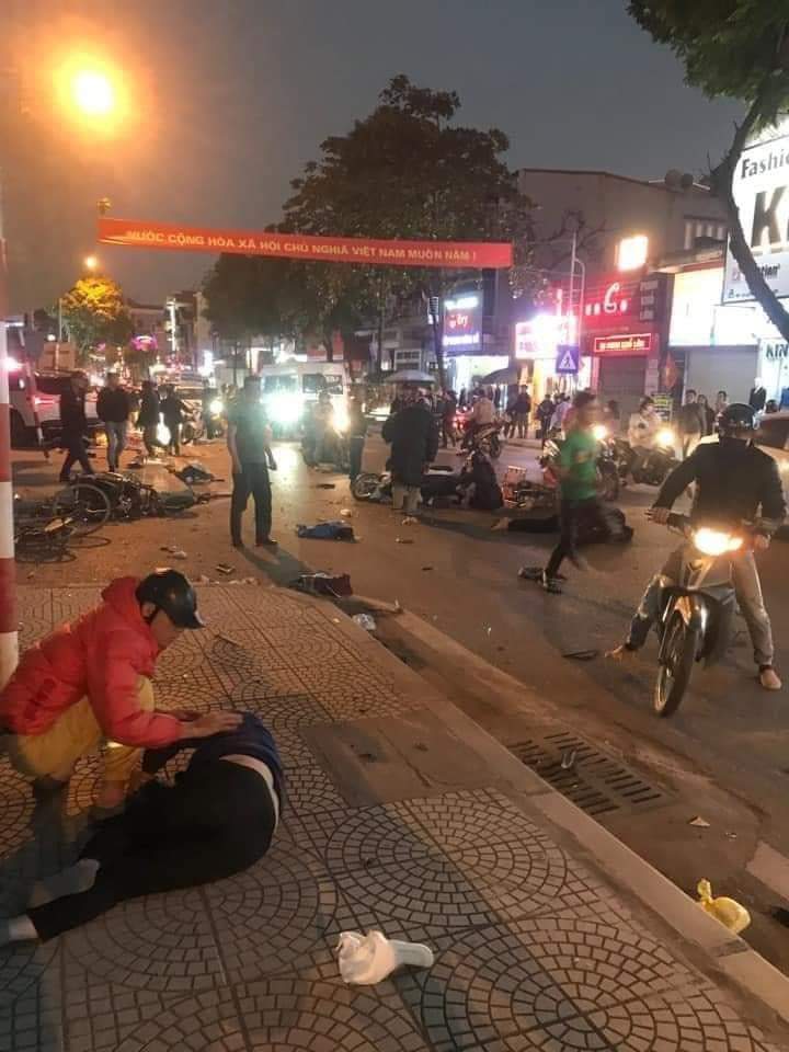Quảng Ninh: Ô tô tông nhiều xe máy, 1 người chết, 3 người bị thương - Ảnh 1.