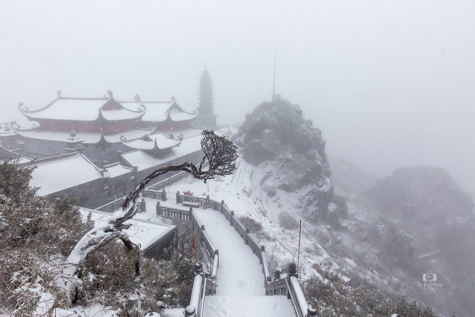 Mưa tuyết rơi phủ trắng Phan Xi Păng - Ảnh 3.