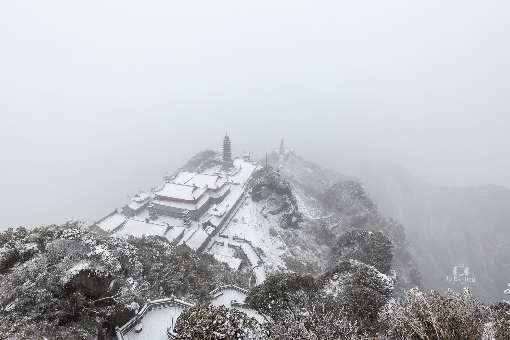 Mưa tuyết rơi phủ trắng Phan Xi Păng - Ảnh 4.
