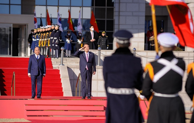 Lễ đón chính thức Chủ tịch nước Nguyễn Xuân Phúc và đoàn cấp cao thăm cấp Nhà nước tới Hàn Quốc - Ảnh 1.