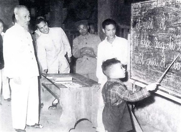 Tấm gương sáng chói của Chủ tịch Hồ Chí Minh: Lấy việc học tập là việc suốt đời - Ảnh 1.