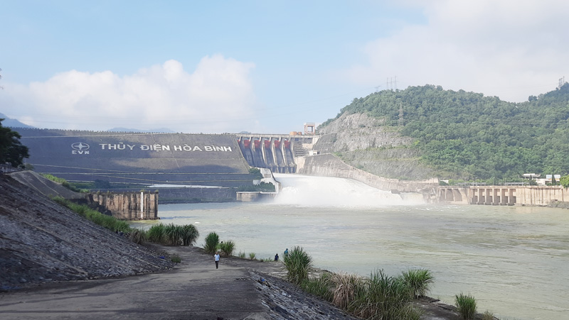 Xả đáy hồ thủy điện Sơn La và hồ thủy điện Hòa Bình do mưa lớn - Ảnh 1.