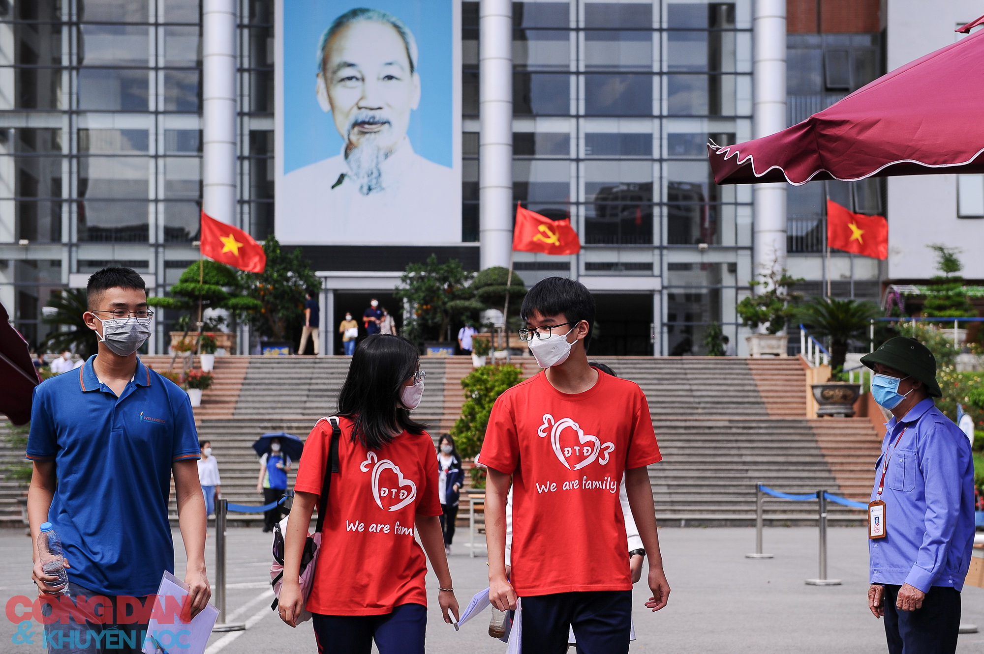 Thí sinh tại Hà Nội hoàn thành ngày thi đầu tiên vào lớp 10, nhiều em tự tin đạt điểm cao môn Tiếng Anh - Ảnh 1.