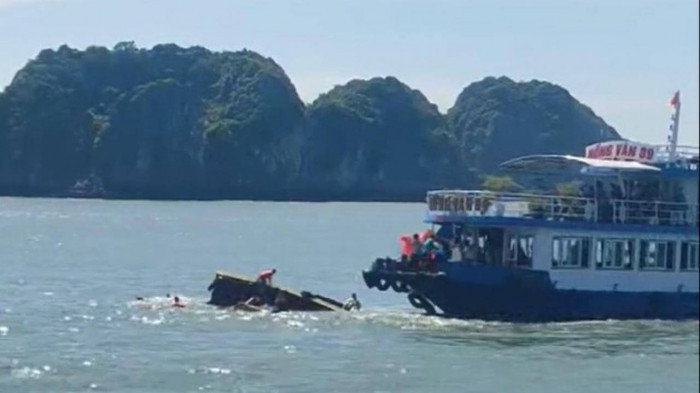 Tàu chìm trên vịnh Lan Hạ, 1 phụ nữ thiệt mạng - Ảnh 1.