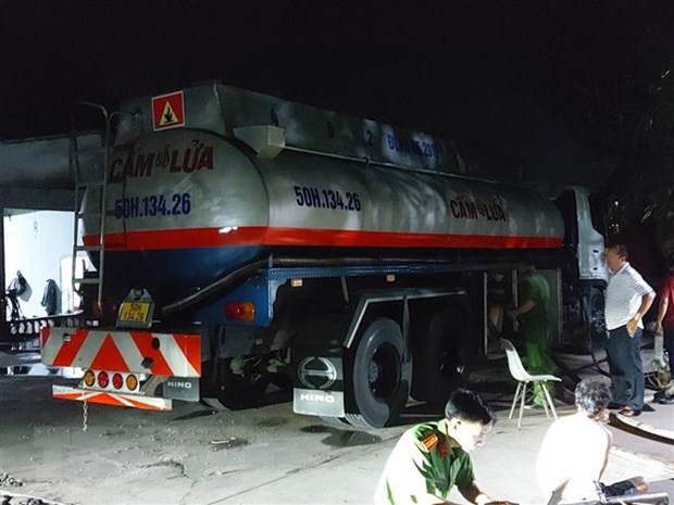 Tạm giữ khẩn cấp 9 đối tượng liên quan đến vụ sản xuất triệu lít xăng dầu giả ở Bà Rịa - Vũng Tàu - Ảnh 1.