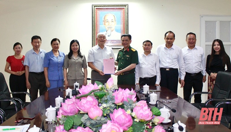 Đồng hương Thanh Hóa tại Thành phố Hồ Chí Minh trao tặng Quỹ Khuyến học quê nhà 500 triệu đồng - Ảnh 2.