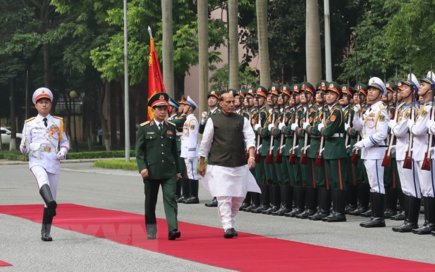 Bộ trưởng Quốc phòng Ấn Độ bắt đầu chuyến thăm Việt Nam - Ảnh 1.
