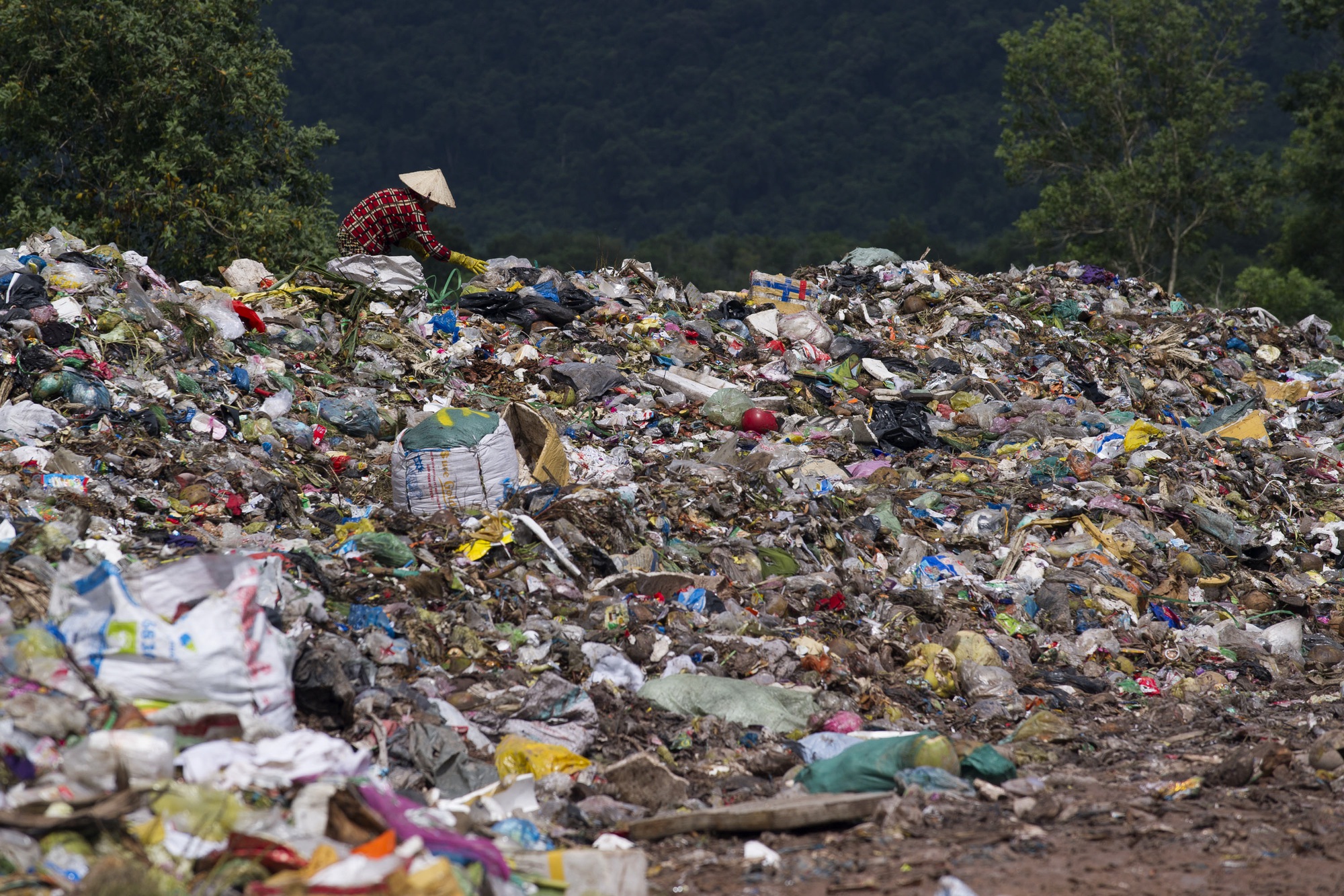 Nhức nhối rác thải tại Phú Quốc - Ảnh 2.