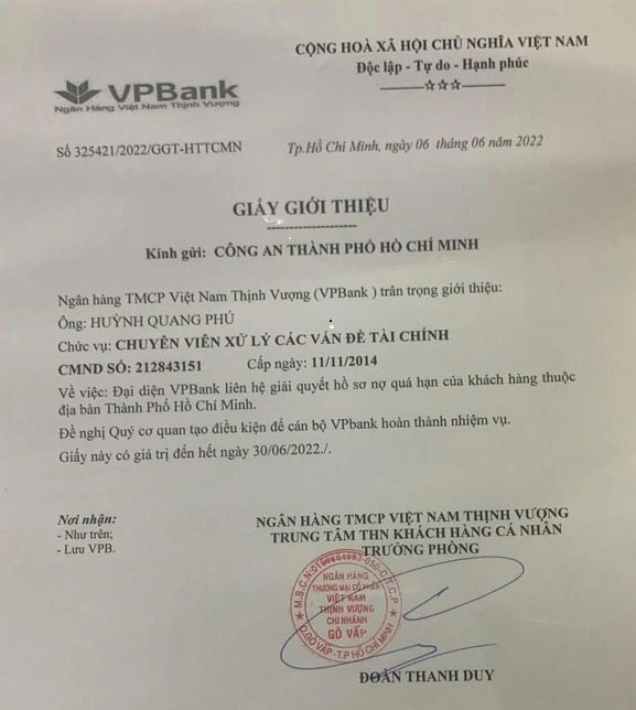 Bắt giữ 2 nhân viên Ngân hàng VPBank tạt mắm tôm đòi nợ   - Ảnh 3.