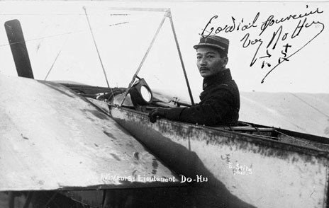Phi công Việt được vinh danh tại Pháp - Ảnh 2.