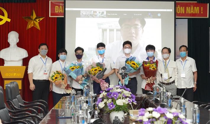 10 thí sinh Việt Nam từng đạt điểm tuyệt đối tại Olympic Toán quốc tế - Ảnh 4.